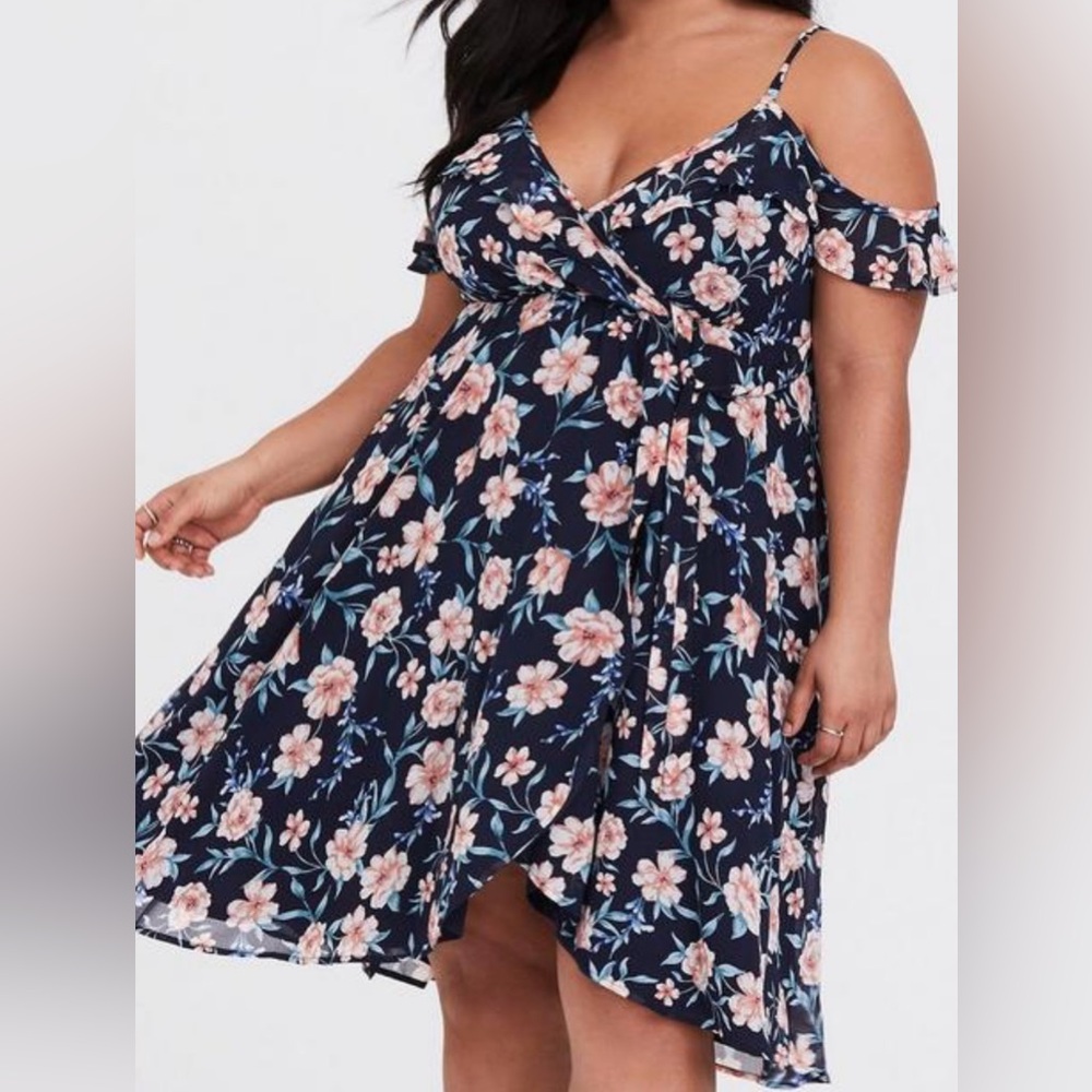 Womens Plus Torrid Navy Cold Shoulder Floral Chiffon Wrap Dress 3X w Earrings